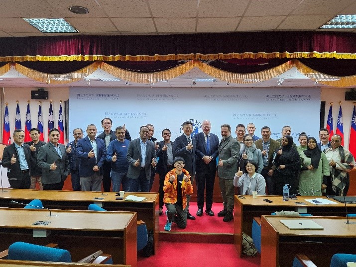 1131129 the GIIS Students Visited the IIR for a Forum-3